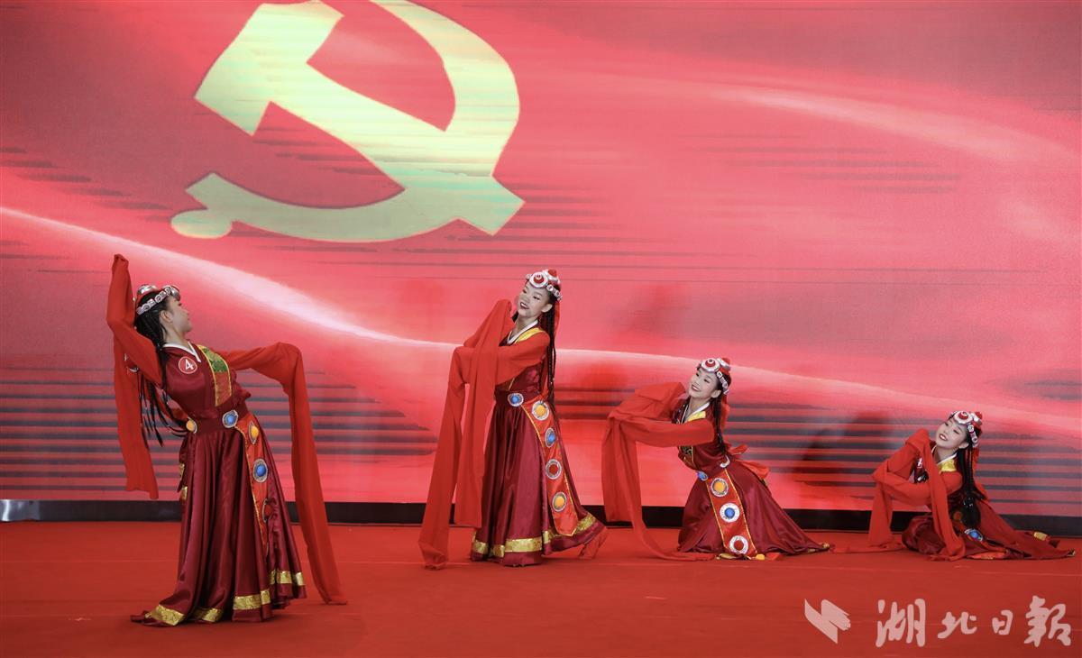 梁思成晚年坦言：林徽因很聪明，追求者又多，做她的丈夫并不轻松
